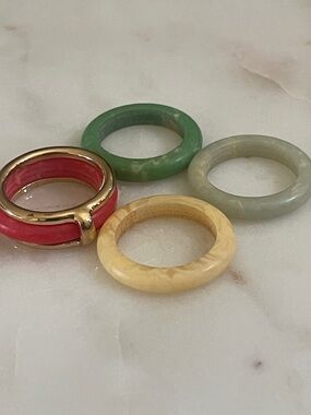 Avon vintage Assorted Color Resin interchangeable Rings — Set of 4